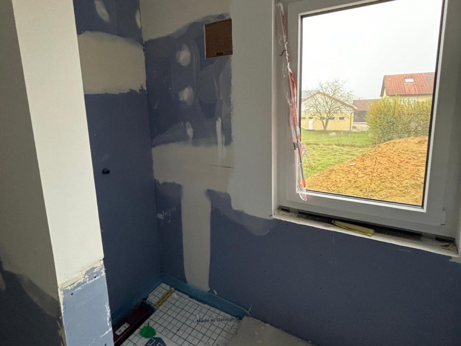 Bad im Rohbau mit Vorsatzschale aus Hartgipsplatten